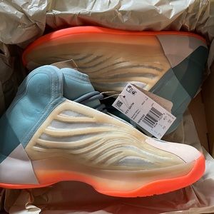 Yeezy QNTM “Hi-Res Coral”.